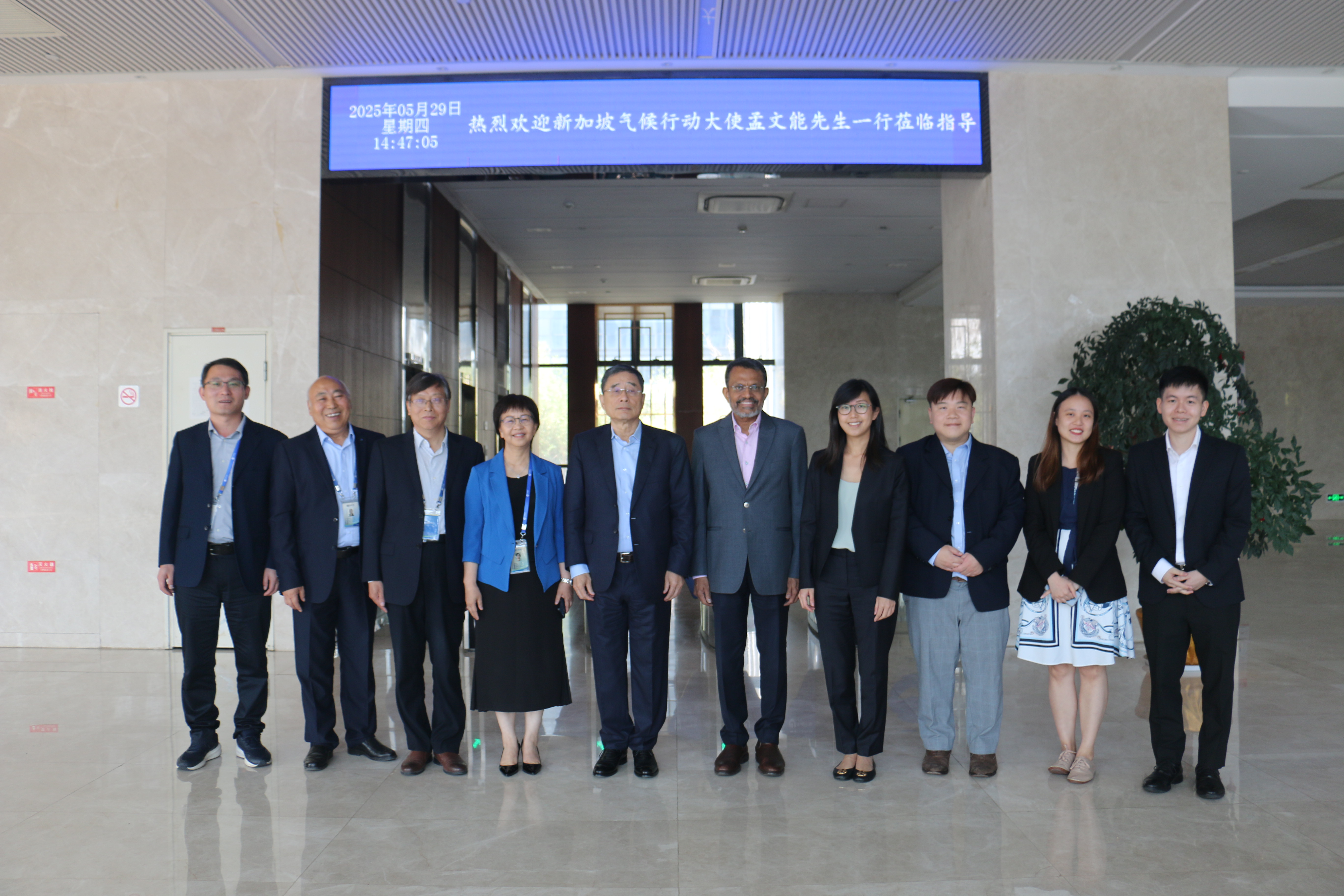 新加坡气候行动大使访问尊龙凯时生态集团 全球首创CCUF技术再获国际赞赏
